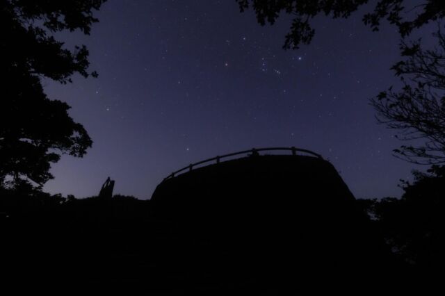 ⏪星の専門店星あそびです🧑🏻‍🚀 ⁡2月10日（土）は、旧暦1月1日。旧正月。いまでも旧正月を祝う地域やご家庭が少なくない沖縄🎍✨⁡写真は、旧正月を祝うことで有名な糸満市の某所で先週撮ったものです☺️綺麗だった〜〜！ 三連休は晴れそうですね☀月明かりのない夜。素敵な星空に出会えますように𖤐⁡⁡2/11（日）ビオスの丘は、まだ受付中です💐*･望遠鏡で木星をまだ見てない方は是非🔭⁡木星を見られるのも3月いっぱいかなぁ😢お早めにご覧ください🙌🏻𓂃𓂃𓂃𓂃𓂃𓂃𓂃𓂃𓂃𓂃𓂃𓂃🔭星の専門店 星あそび 沖縄本島で星のイベントを開催中！▸▸▸ @hoshi_asobi ◂◂◂✸イベントの申込や詳細はHPより𓂃𓂃𓂃𓂃𓂃𓂃𓂃𓂃𓂃𓂃𓂃𓂃⁡#星あそび #hoshiasobi