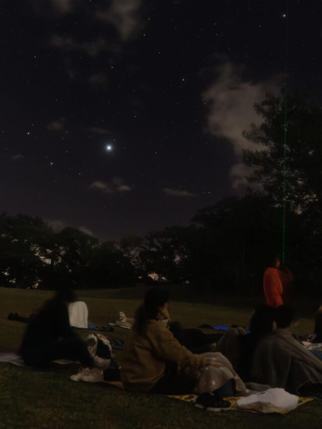 ⏪星の専門店星あそびです🧑🏻‍🚀⁡1/11(日)  県民の森ご来園ありがとうございました🌿⁡ワンちゃんも遊びに来てくれました🐕🐾家族とのお出かけで幸せそうだったね🐶⁡なんと、宇宙飛行士くんも登場🧑🏻‍🚀🚀とっても似合っていて、暗いところで見るとさらに宇宙感🪐💫宇宙ノートもびっしりで感動🥹⁡そしてそして...星座大好きな女の子から冬の大三角のプレゼントが🎨💛ベテルギウスがオレンジ色！細かいところまで描かれていてすごい👏⁡⁡子どもの好きなことを見守る親御さんワンちゃんに色々な経験をさせたいという飼い主さんいろんな愛を感じた夜でした☺️𓂃𓂃𓂃𓂃𓂃𓂃𓂃𓂃𓂃𓂃𓂃𓂃🔭星の専門店 星あそび 沖縄本島で星のイベント開催中！▸▸▸ @hoshi_asobi ◂◂◂イベントの詳細はHPより𓂃𓂃𓂃𓂃𓂃𓂃𓂃𓂃𓂃𓂃𓂃𓂃