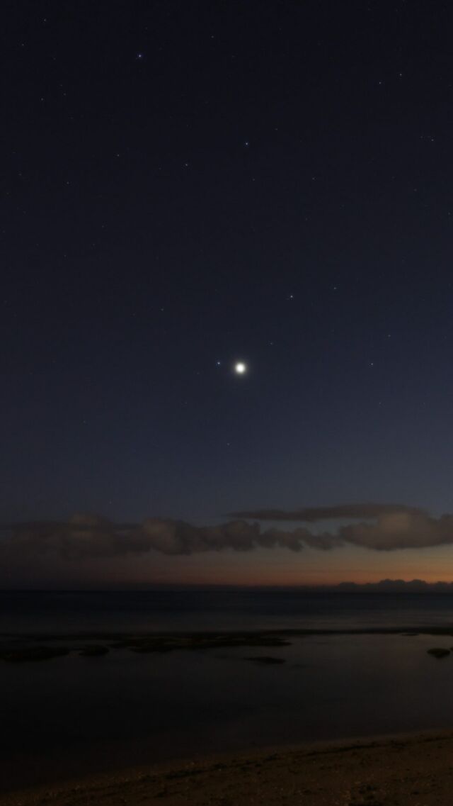 ⏪星の専門店星あそびです🧑🏻‍🚀⁡夕空でひときわ輝く金星。そのすぐそばには、しし座の一等星レグルス🦁⁡２つの星のすぐ近くを国際宇宙ステーションがスーッと通っていきました🛰️✨⁡「レグルスにぶつかる?!😂」とドキドキする時間もなんとも楽しいんです☺️⁡台風前に素敵な空に出会えました。⁡⁡7月18日のあまわりパークは、望遠鏡の貸し出しつき🔭💫細い月の近くに金星がいるから望遠鏡でも見れちゃうかもしれません🤩(まもなく満員です💐どうぞお早めに)𓂃𓂃𓂃𓂃𓂃𓂃𓂃𓂃𓂃𓂃🔭星の専門店 星あそび 沖縄本島で星のイベント開催中▸▸▸ @hoshi_asobi ◂◂◂𓂃𓂃𓂃𓂃𓂃𓂃𓂃𓂃𓂃𓂃𓂃