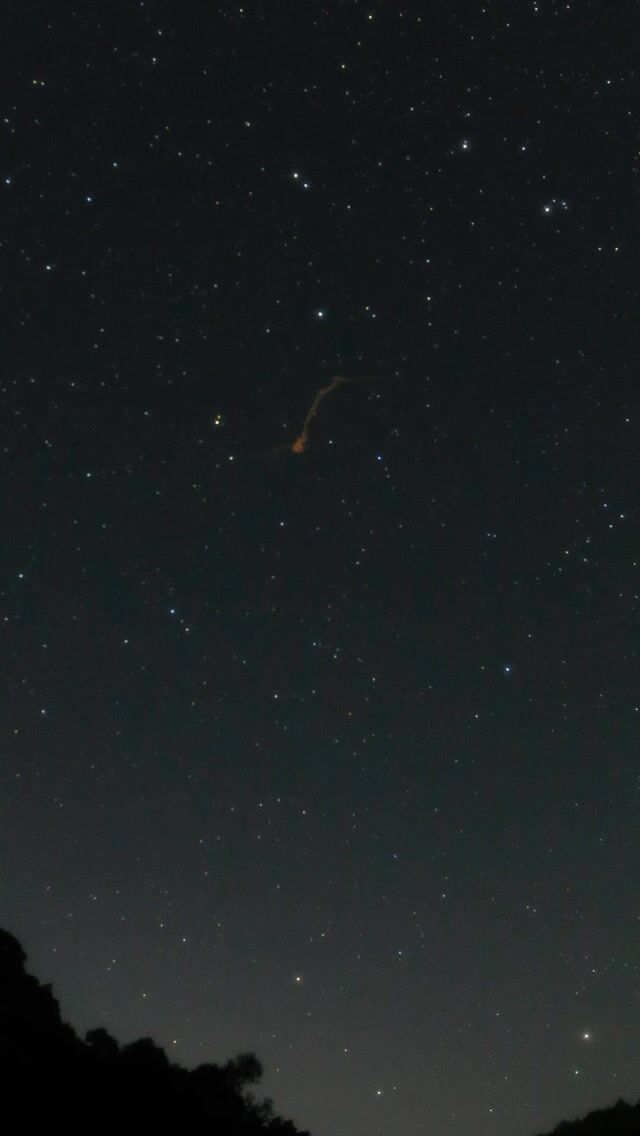 先日、火球と流星痕を目撃しました👀☄️⁡誰かスマホのライト照らしたかな？と思って振り向くと、地面を照らすほど明るい火球。⁡火球自体は撮れませんでしたが流星痕が10分ほど残っていました💫⁡⁡願い事３回唱えるの忘れた…😐𓂃𓂃𓂃𓂃𓂃𓂃𓂃𓂃𓂃𓂃🔭星の専門店 星あそび 沖縄本島で星のイベント開催中▸▸▸ @hoshi_asobi ◂◂◂𓂃𓂃𓂃𓂃𓂃𓂃𓂃𓂃𓂃𓂃𓂃